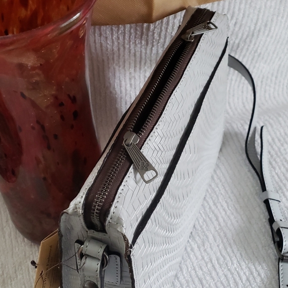 SOLD. Patricia Nash Leather Crossbody Bag - Picture 2 of 11